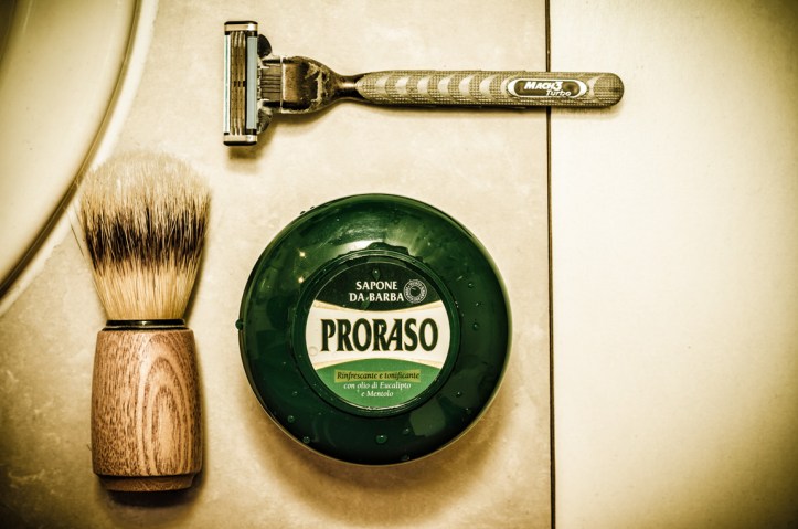 8596334940_29ff157691_o-razor