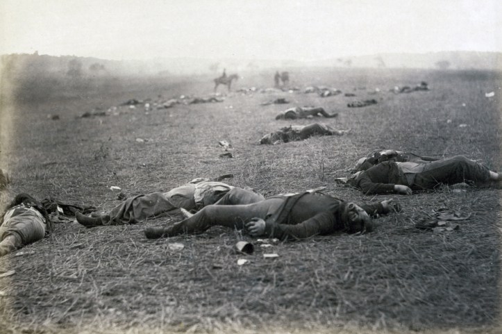 Dead Federal soldiers on battlefield