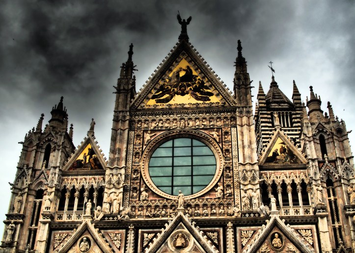 storm-clouds-over-the-Duomo-in-siena